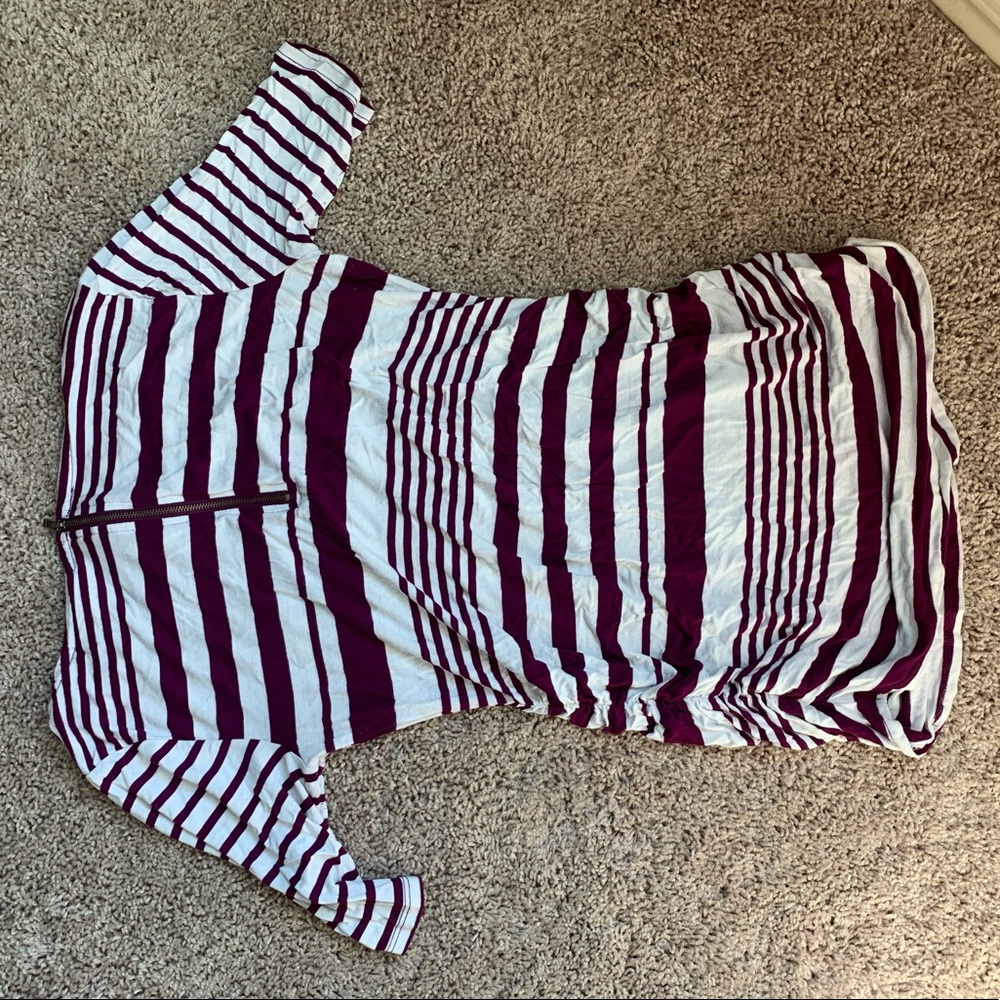 Jessica Simpson Maternity Top size Medium - Picture 4 of 6